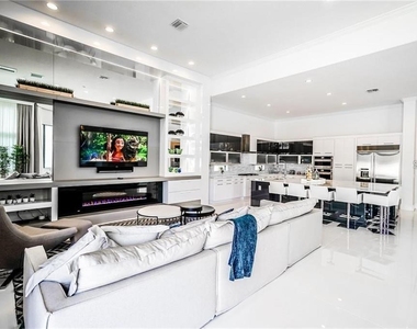 3999 Isabella Circle - Photo Thumbnail 14