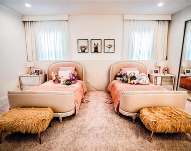 3999 Isabella Circle - Photo Thumbnail 33