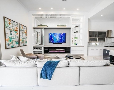 3999 Isabella Circle - Photo Thumbnail 13
