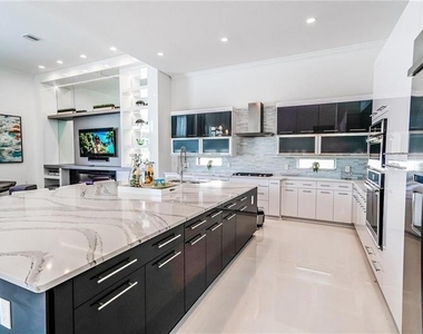 3999 Isabella Circle - Photo Thumbnail 15