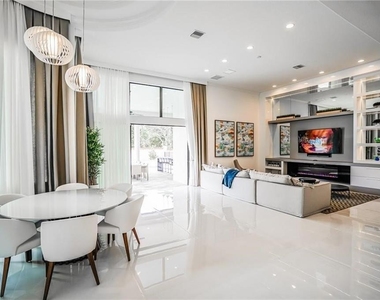 3999 Isabella Circle - Photo Thumbnail 10