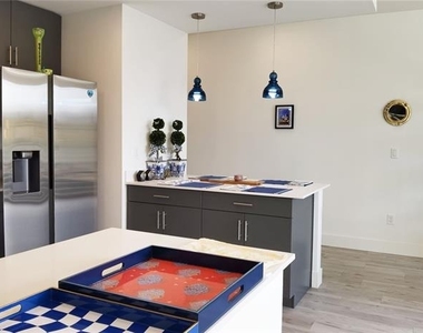 1709 N Tamiami Trail - Photo Thumbnail 43
