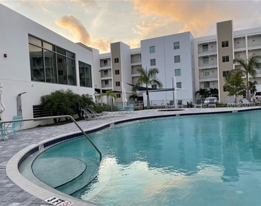 1709 N Tamiami Trail - Photo Thumbnail 10