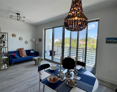 1709 N Tamiami Trail - Photo Thumbnail 24