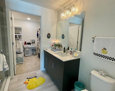 1709 N Tamiami Trail - Photo Thumbnail 21