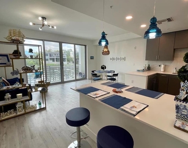 1709 N Tamiami Trail - Photo Thumbnail 6