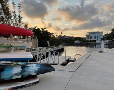 1709 N Tamiami Trail - Photo Thumbnail 11