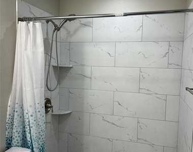 302 19th St. East - Photo Thumbnail 15