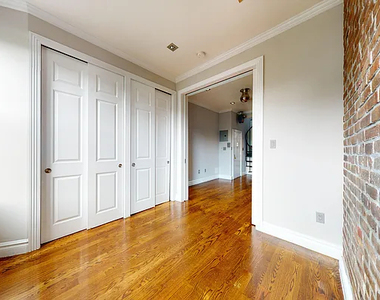 252 Mott Street - Photo Thumbnail 10
