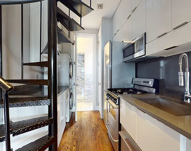 252 Mott Street - Photo Thumbnail 9