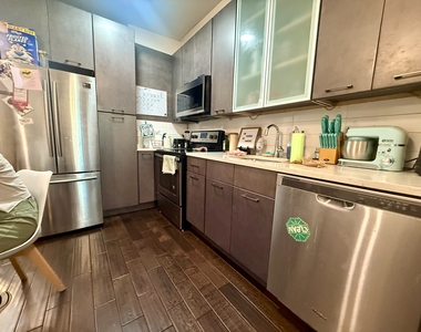 805 Quincy Street - Photo Thumbnail 5