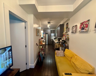 805 Quincy Street - Photo Thumbnail 3