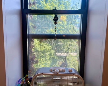 805 Quincy Street - Photo Thumbnail 2