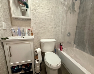 805 Quincy Street - Photo Thumbnail 9