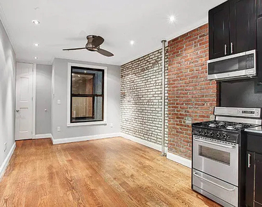 436 West 52nd Street - Photo Thumbnail 4