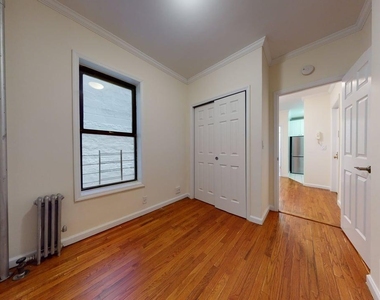 East 80th Street - Photo Thumbnail 4