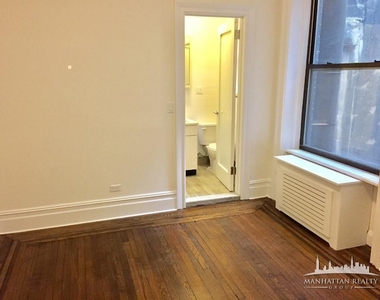 W 72nd St - Photo Thumbnail 5