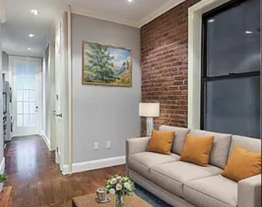 15 West 103rd Street - Photo Thumbnail 2