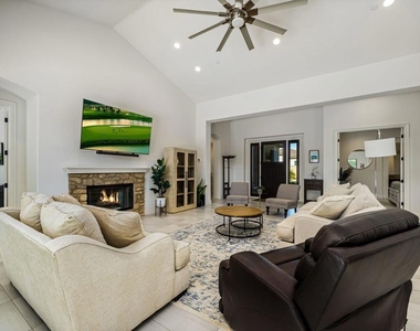 81805 Four Seasons Place - Photo Thumbnail 5