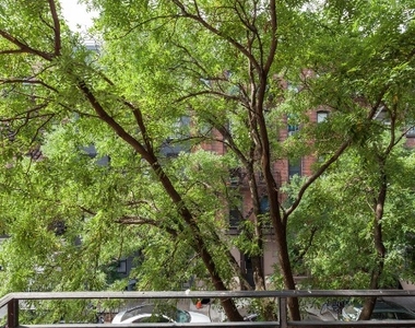 East 5th Street - Photo Thumbnail 6