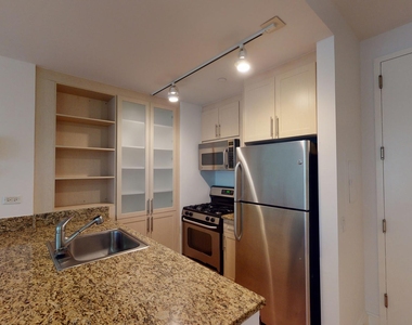 10 Hanover Square - Photo Thumbnail 1