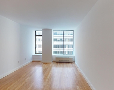 10 Hanover Square - Photo Thumbnail 2