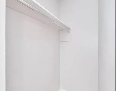 335 W 43rd Street - Photo Thumbnail 4