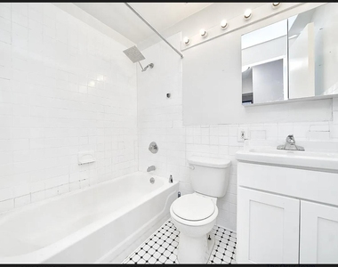 335 W 43rd Street - Photo Thumbnail 7