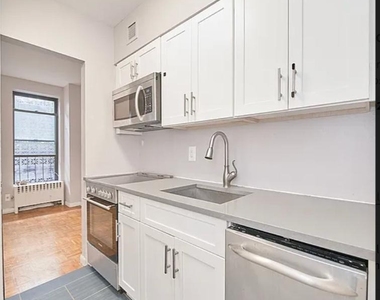 335 W 43rd Street - Photo Thumbnail 6