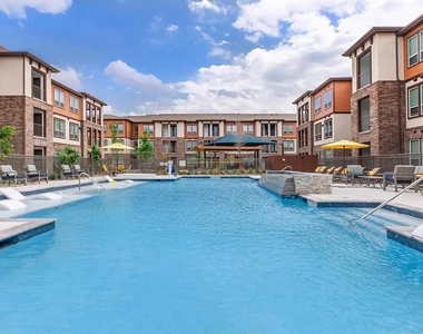 540 Richcrest Dr - Photo Thumbnail 8