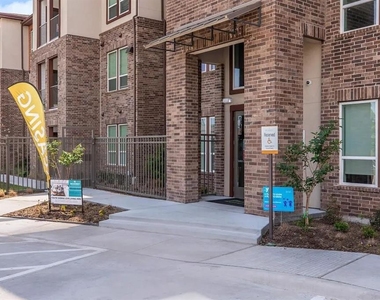 540 Richcrest Dr - Photo Thumbnail 4
