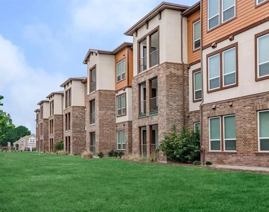 540 Richcrest Dr - Photo Thumbnail 7