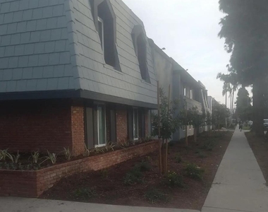 5560 Ackerfield Ave - Photo Thumbnail 4