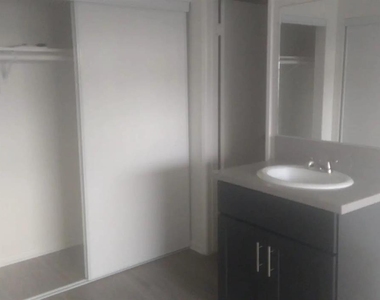 5560 Ackerfield Ave - Photo Thumbnail 6