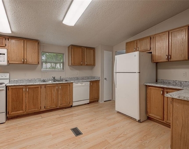 1323 Avenue E - Photo Thumbnail 3