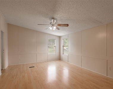 1323 Avenue E - Photo Thumbnail 9