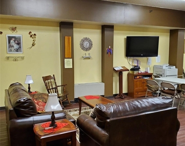 229 Baltimore Ave - Photo Thumbnail 7