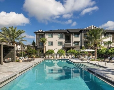5000 Collina Terrace - Photo Thumbnail 2