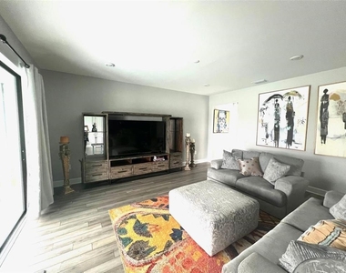 6236 Baywood Court - Photo Thumbnail 5