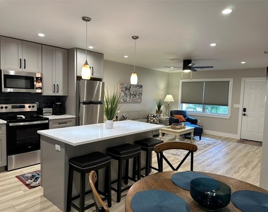 306 19th St. East - Photo Thumbnail 7
