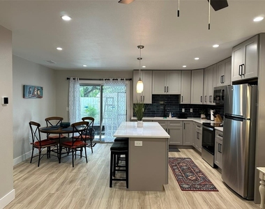 306 19th St. East - Photo Thumbnail 3