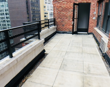 East 56 Street - Photo Thumbnail 12