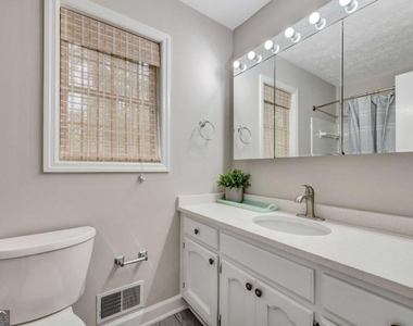 2011 Kemp Road - Photo Thumbnail 16