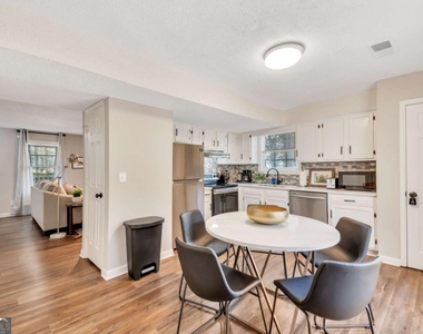 4521 Coopers Creek Circle Se - Photo Thumbnail 6