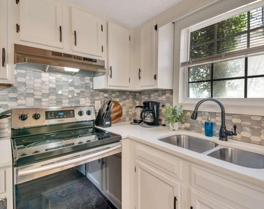 4521 Coopers Creek Circle Se - Photo Thumbnail 9