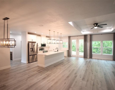 4102 Nw 26th Drive - Photo Thumbnail 7