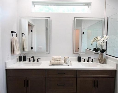 4102 Nw 26th Drive - Photo Thumbnail 10