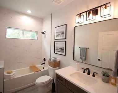 4102 Nw 26th Drive - Photo Thumbnail 17
