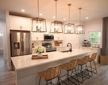 4102 Nw 26th Drive - Photo Thumbnail 5