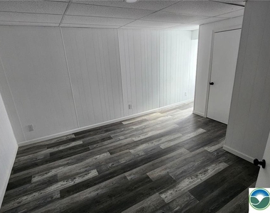 11 S Market Street - Photo Thumbnail 4